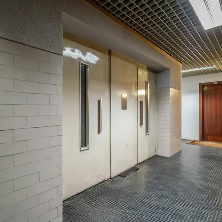 Host Wise - Peaceful Sunny Flat - Ace Location