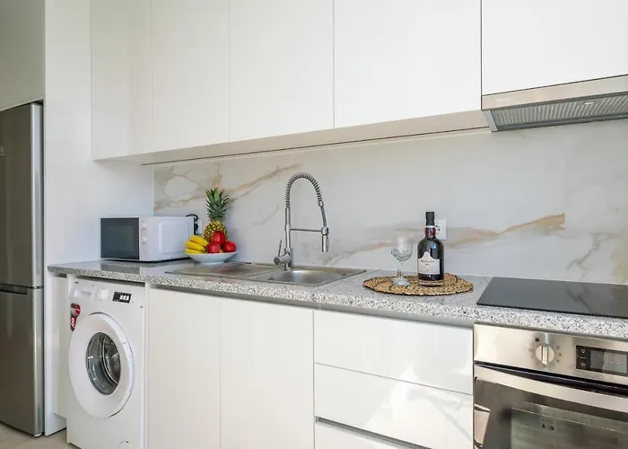 Host Wise - Peaceful Sunny Flat - Ace Location *