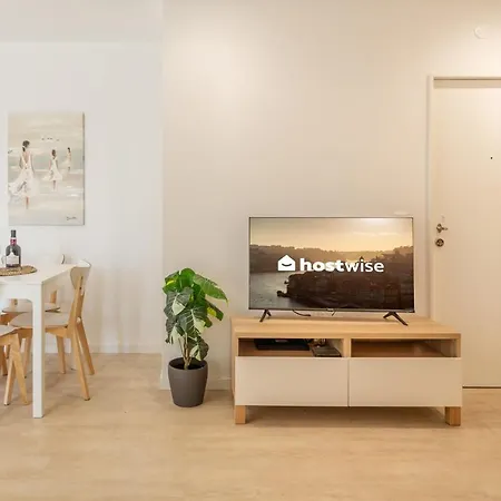 Host Wise - Peaceful Sunny Flat - Ace Location