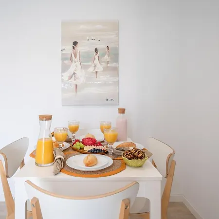 Host Wise - Peaceful Sunny Flat - Ace Location