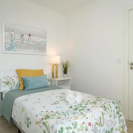 Host Wise - Peaceful Sunny Flat - Ace Location