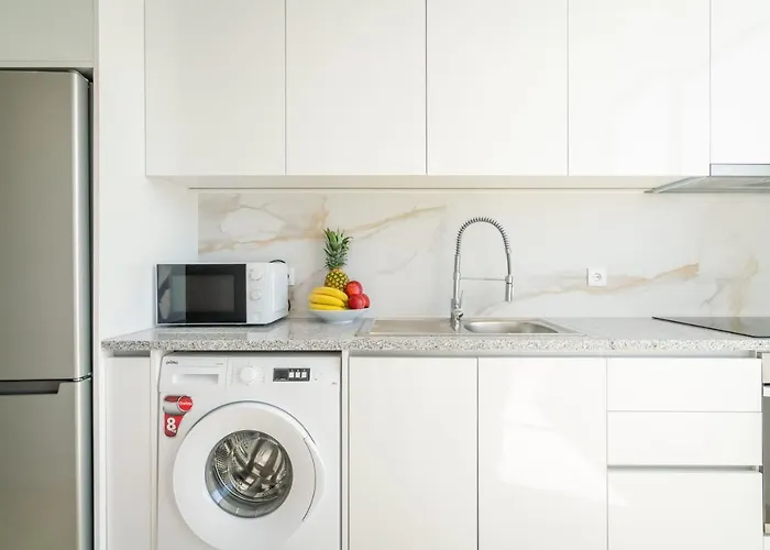 Host Wise - Peaceful Sunny Flat - Ace Location *