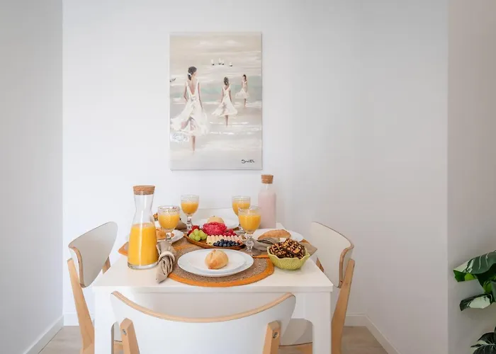 Host Wise - Peaceful Sunny Flat - Ace Location