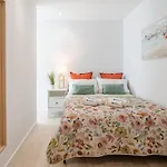 Host Wise - Peaceful Sunny Flat - Ace Location