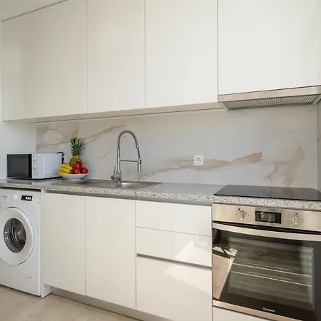Host Wise - Peaceful Sunny Flat - Ace Location * Oporto