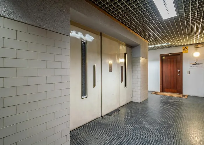 Host Wise - Peaceful Sunny Flat - Ace Location