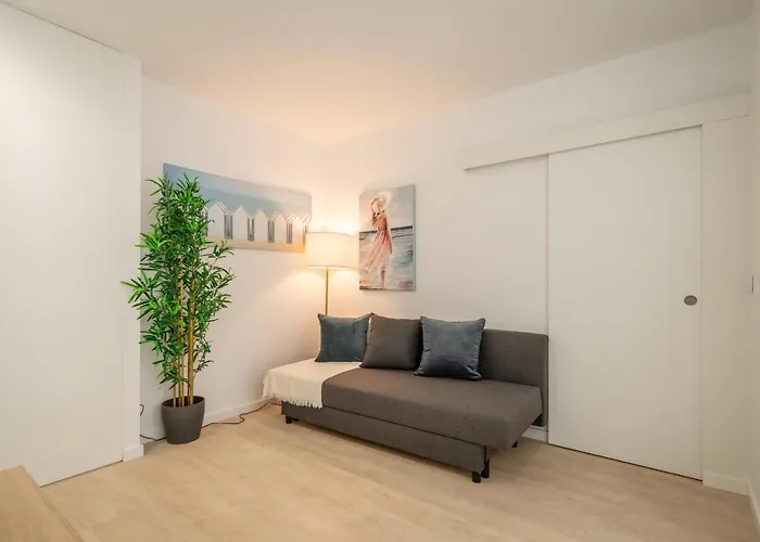 Host Wise - Peaceful Sunny Flat - Ace Location