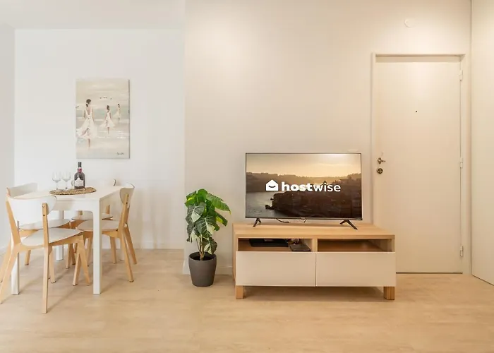 Host Wise - Peaceful Sunny Flat - Ace Location