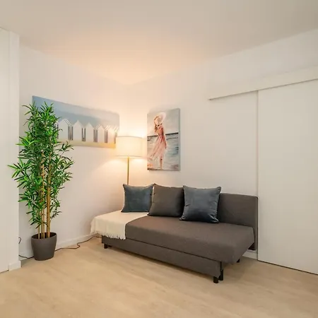 Host Wise - Peaceful Sunny Flat - Ace Location